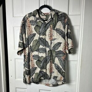 Tommy Bahama Green and Black Casual Button Down Shirt silk floral print